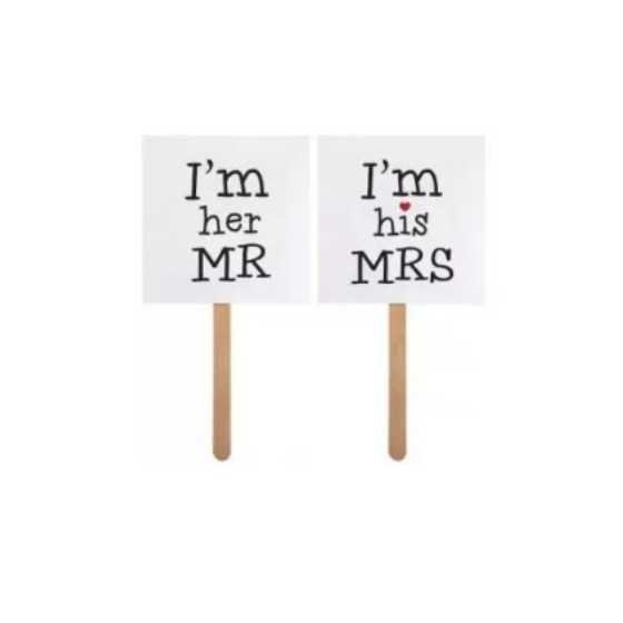 Un pancarte "I'm her MR" et...